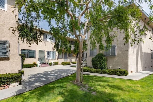 Foto del edificio - 3874 Potomac Ave
