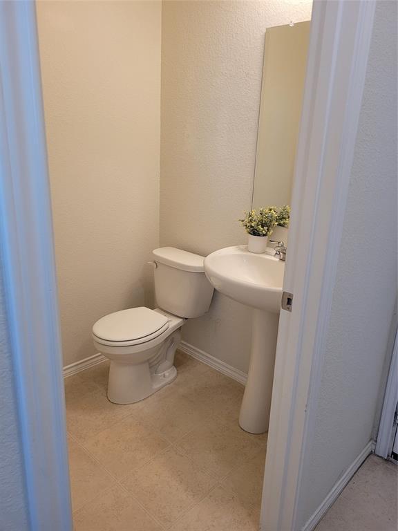 Building Photo - 320 La Dera Dr