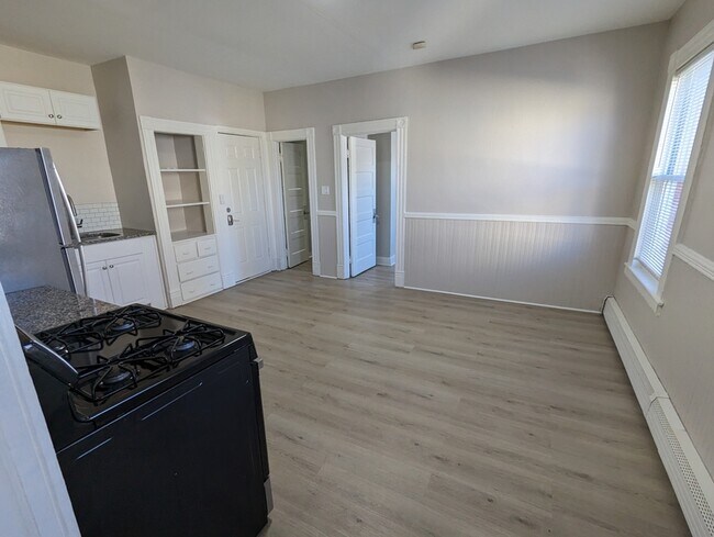 Building Photo - 242 S High St