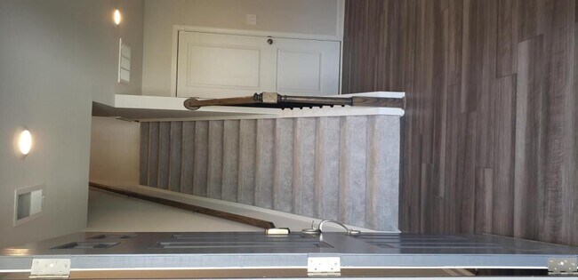 Building Photo - 2545 Kasota Ln