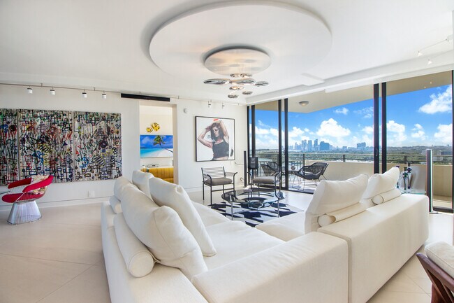 Building Photo - 720 NE 69th St