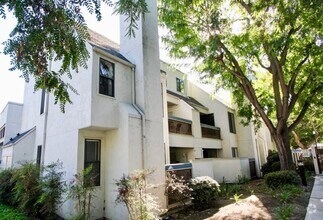 Building Photo - 2236 River Run Dr