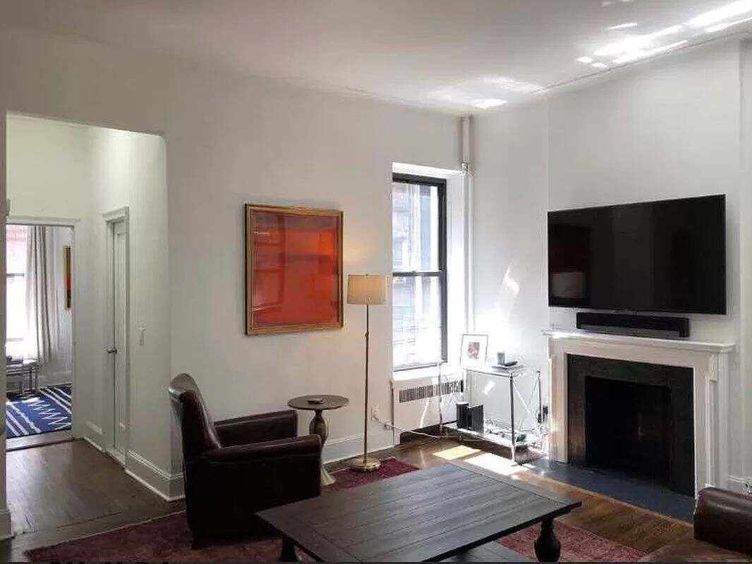 Primary Photo - 104 E 81st St