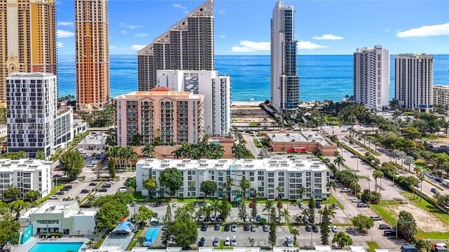 Foto del edificio - 17560 Atlantic Blvd