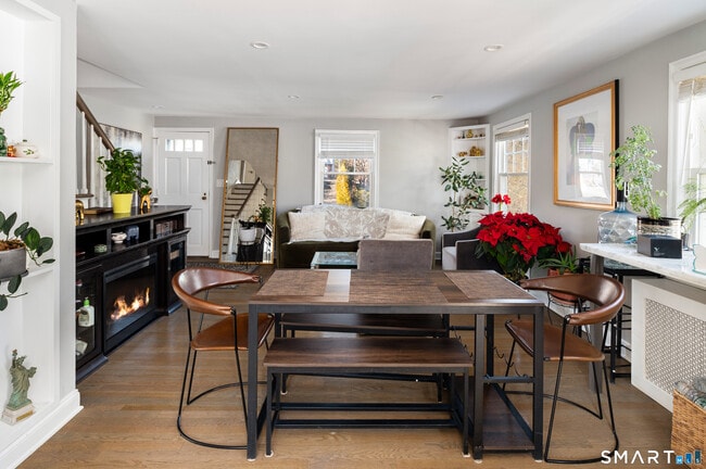 Building Photo - 191 Hobart Ave