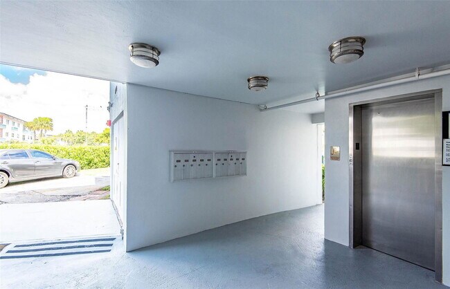 Foto del edificio - 651 Pine Dr