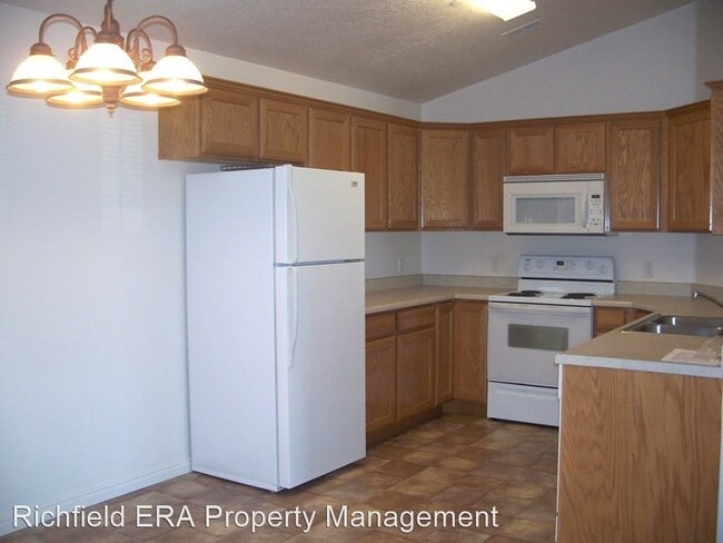 Building Photo - 3 br, 2 bath Apartment - 59 W 1000 N #69