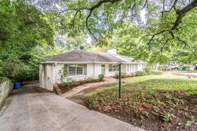 Foto del edificio - 432 Collier Rd NW