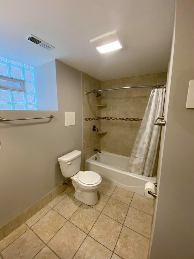 Foto del edificio - 6373 N Paulina St