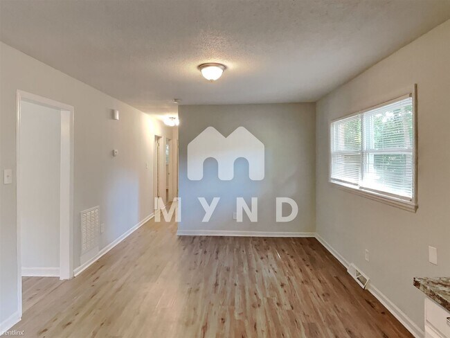 Building Photo - 3 br, 2 bath House - 3211 Spring Valley Dr