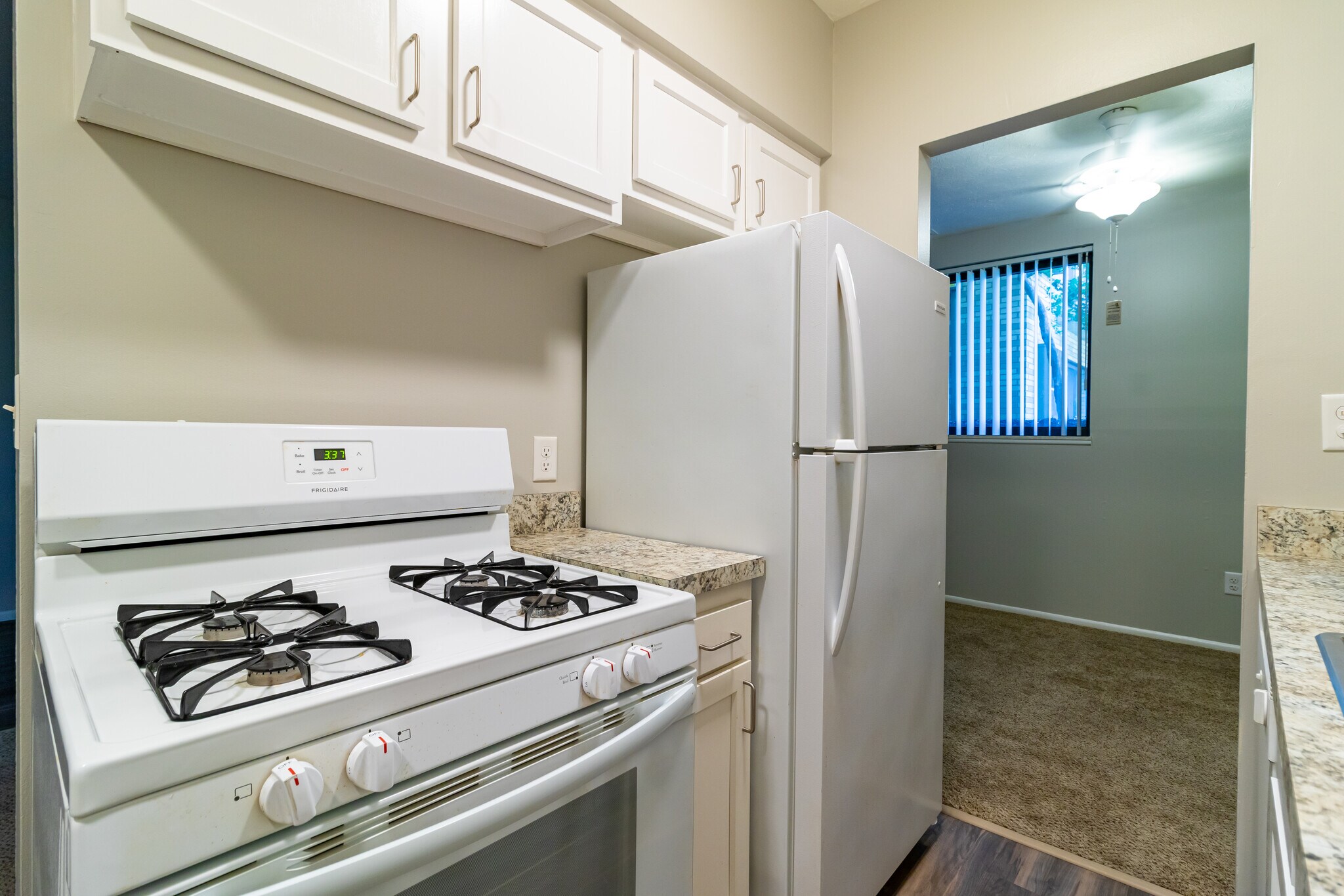 Valley Plaza Apartments – photo 3