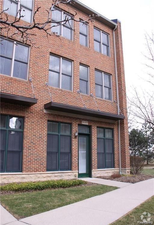 Building Photo - 537 Lewis St