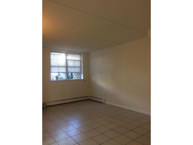 Building Photo - 219 Eldert St