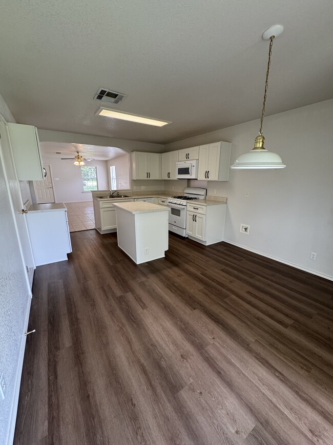 Building Photo - 1404 Carriage Hills Trl