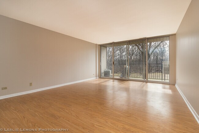 Building Photo - 5810 Oakwood Dr