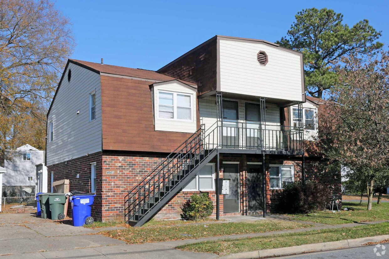 Primary Photo - 4660 Denver Ave