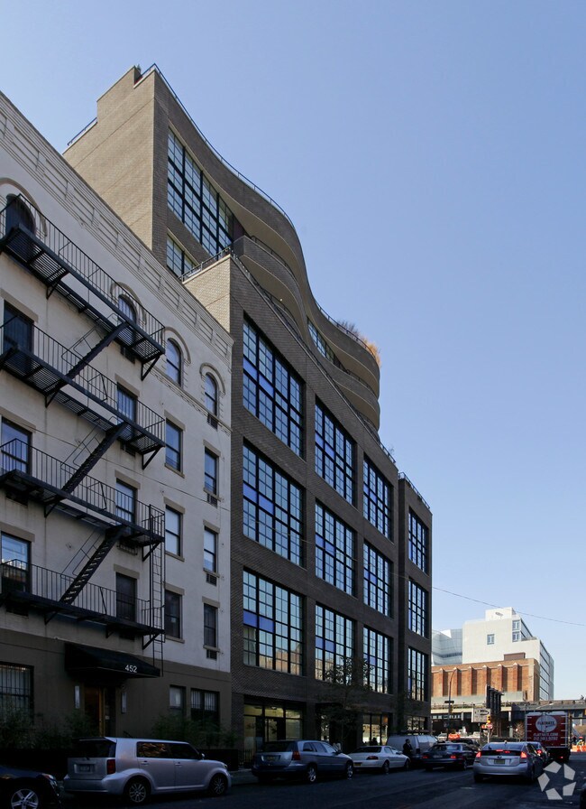 Building Photo - 456 W 19th St