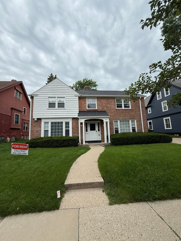 Foto del edificio - 3245 N Shepard Ave