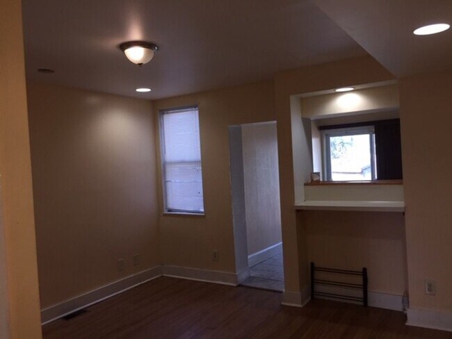 Foto del edificio - 2 bed 1 bath