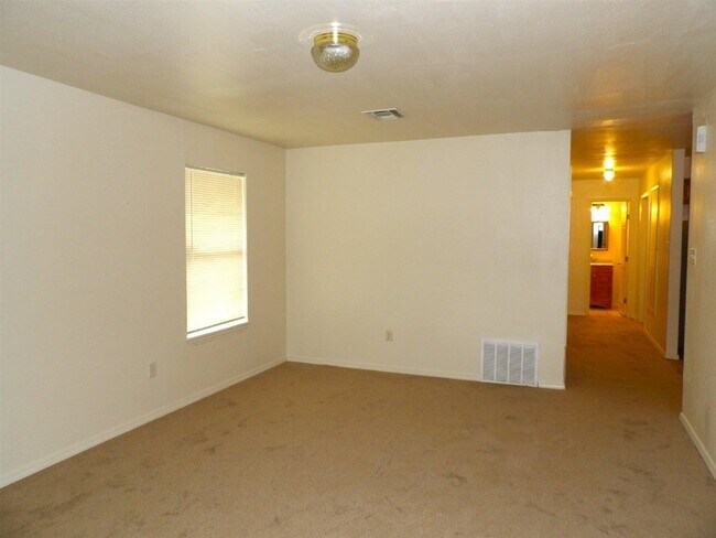 Foto del edificio - 1203 NW Bell Ave