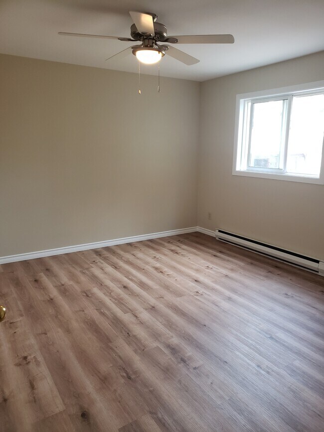 Photo du bâtiment - 365 Weller Ave