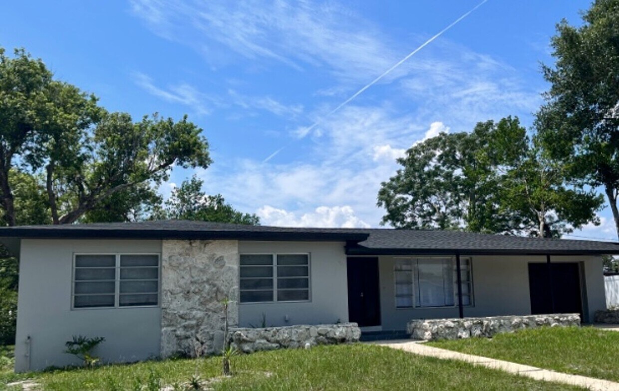 Primary Photo - Nicely Renovated 3/2 W/GARAGE