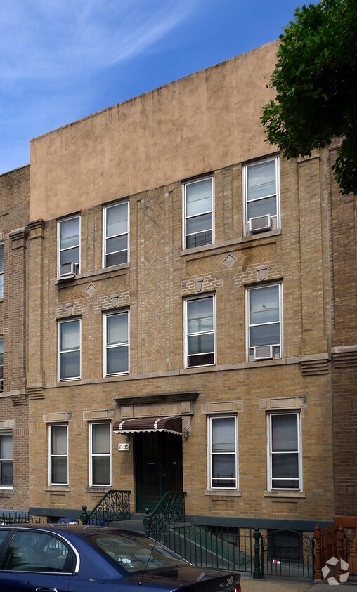 Foto del edificio - 1835 Stephen St