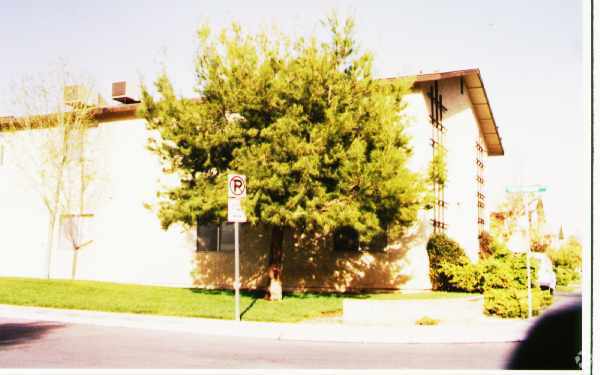Building Photo - Mountain Vista
