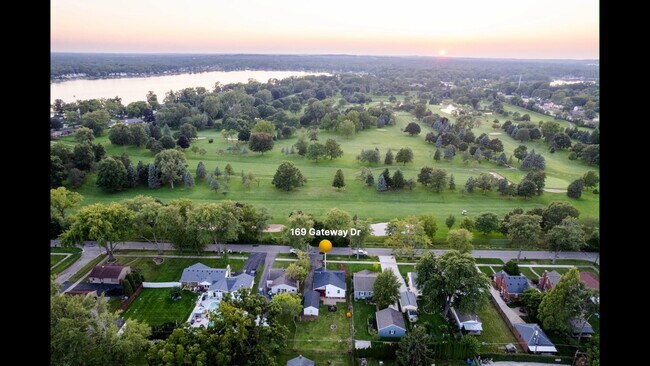 Foto del edificio - 169 Gateway Dr