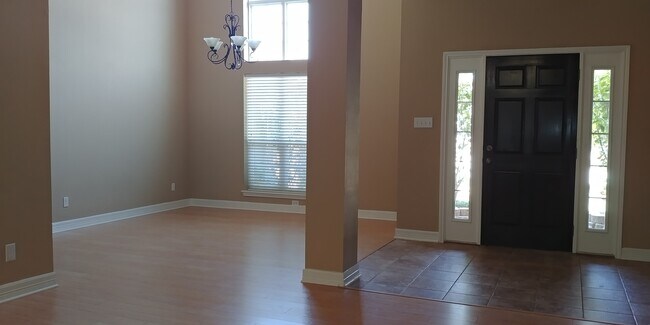 Building Photo - 5720 Barrington Ct