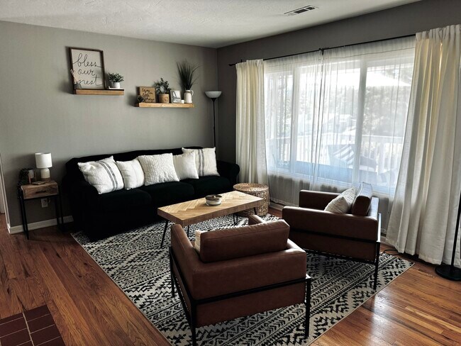 Foto del edificio - 217 Eastwood Dr