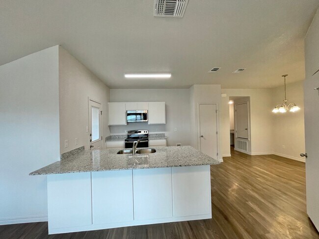 Foto del edificio - 1806 Clovis Dr