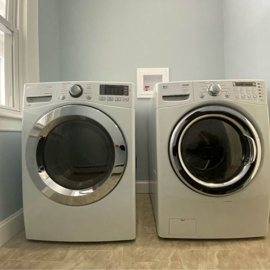 Building Photo - 395 Stanley St