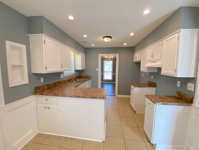 Foto del edificio - 8115 Kerry Dr