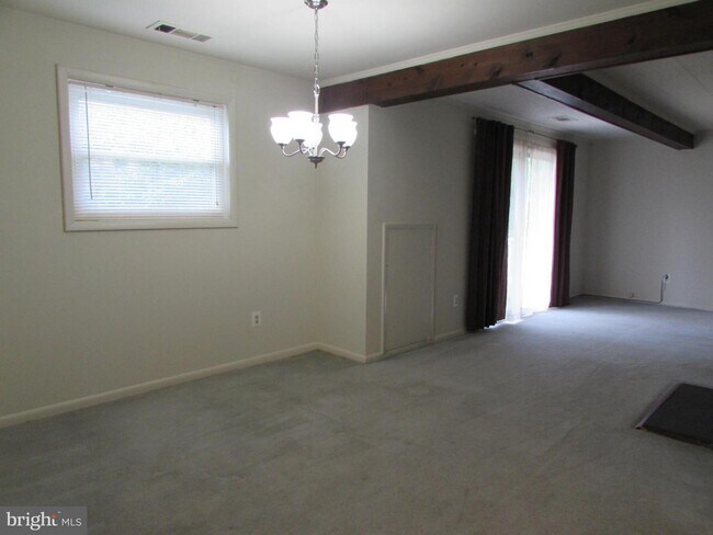 Building Photo - 16 Warren Lodge Ct