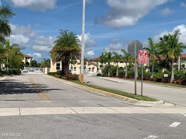Foto del edificio - 290 NW 109th Ave