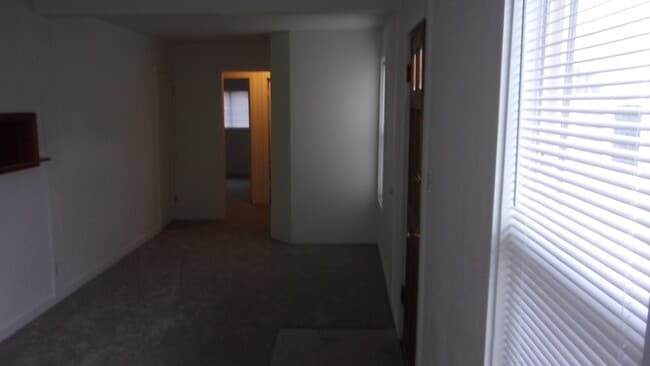 Foto del edificio - Three-bedroom house close to downtown Medford