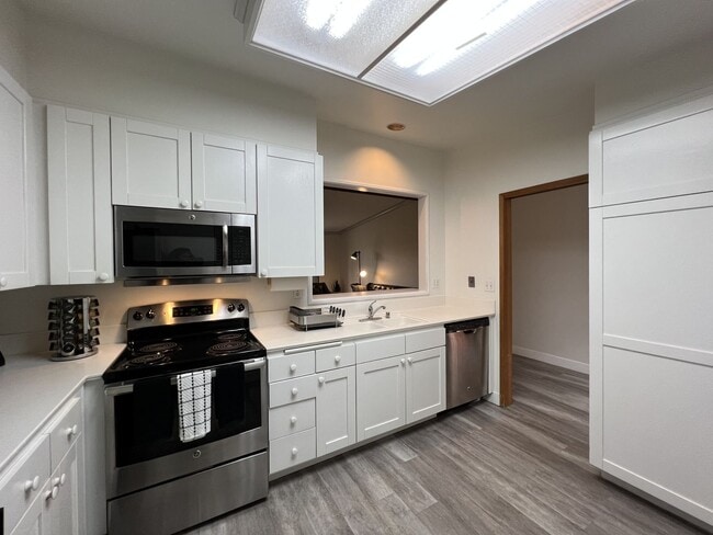 Building Photo - Tranquil Furnished 2 Bedroom in Boardwalk ...