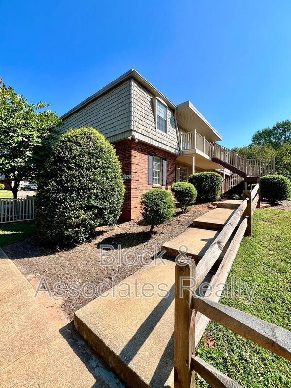 Building Photo - 3826-A Country Club Road