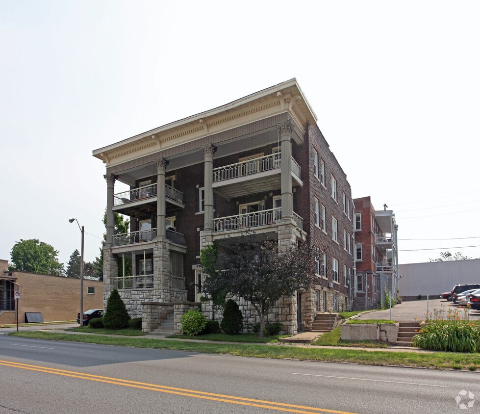Primary Photo - 2733-2735 Gillham Rd