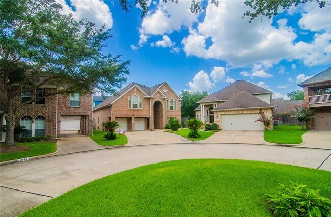 Building Photo - 1632 Lakeside Enclave Dr