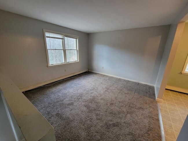 Building Photo - 95 Old County Rd N