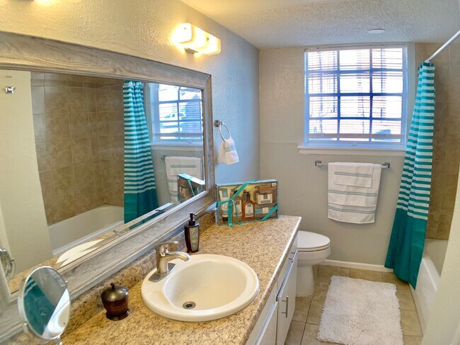 Foto del edificio - 3930 Englewood Cir