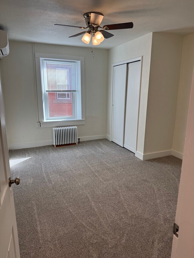 Building Photo - 137 S Market Ave