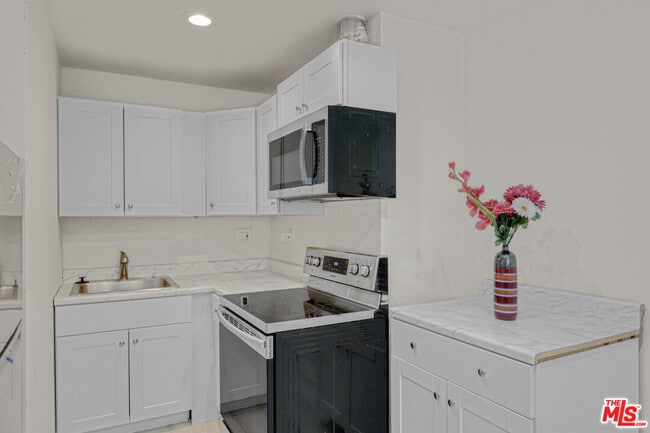 Building Photo - 7705 Baird Ave