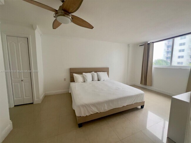 Building Photo - 401 Ocean Dr