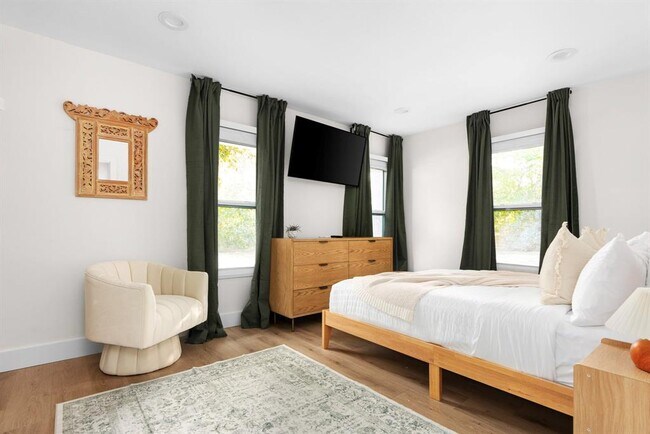 Foto del edificio - 8814 Laverty Pl