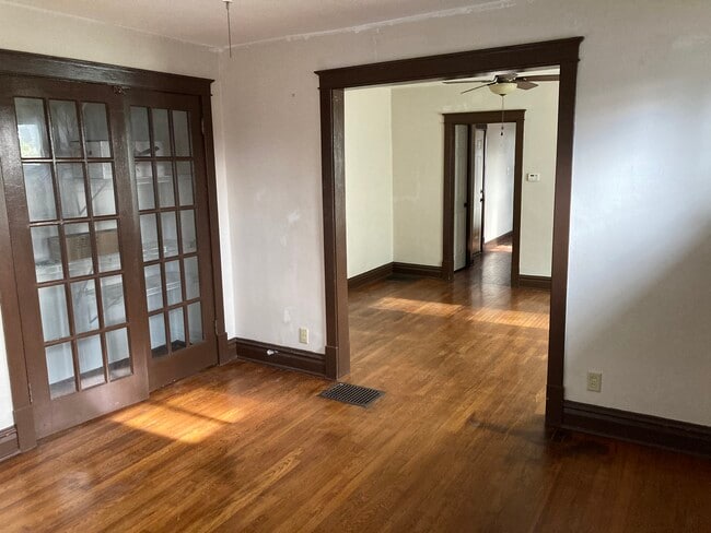 Front Room thru Unit - 98 Sandau Ave