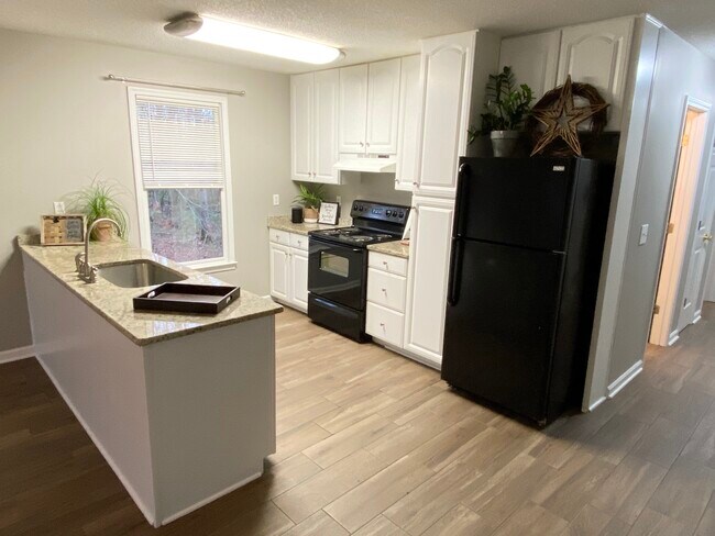 Foto del edificio - 824 Rockmart Rd