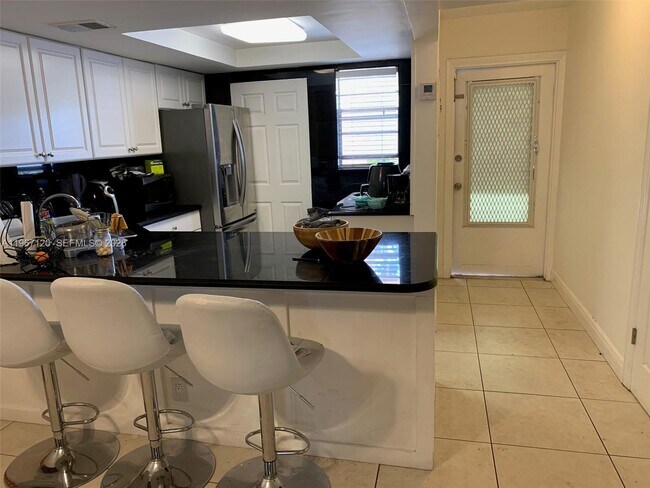 Foto del edificio - 1333 E Hallandale Beach Blvd